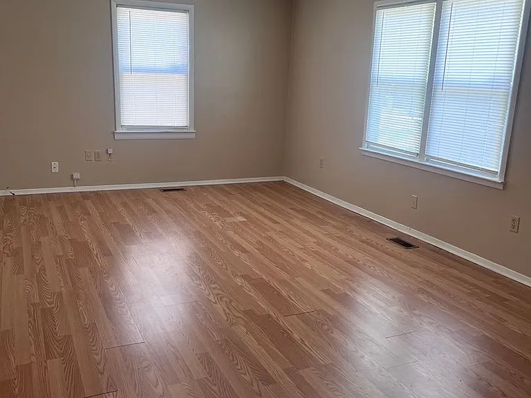 130 South Ave — Photo 4