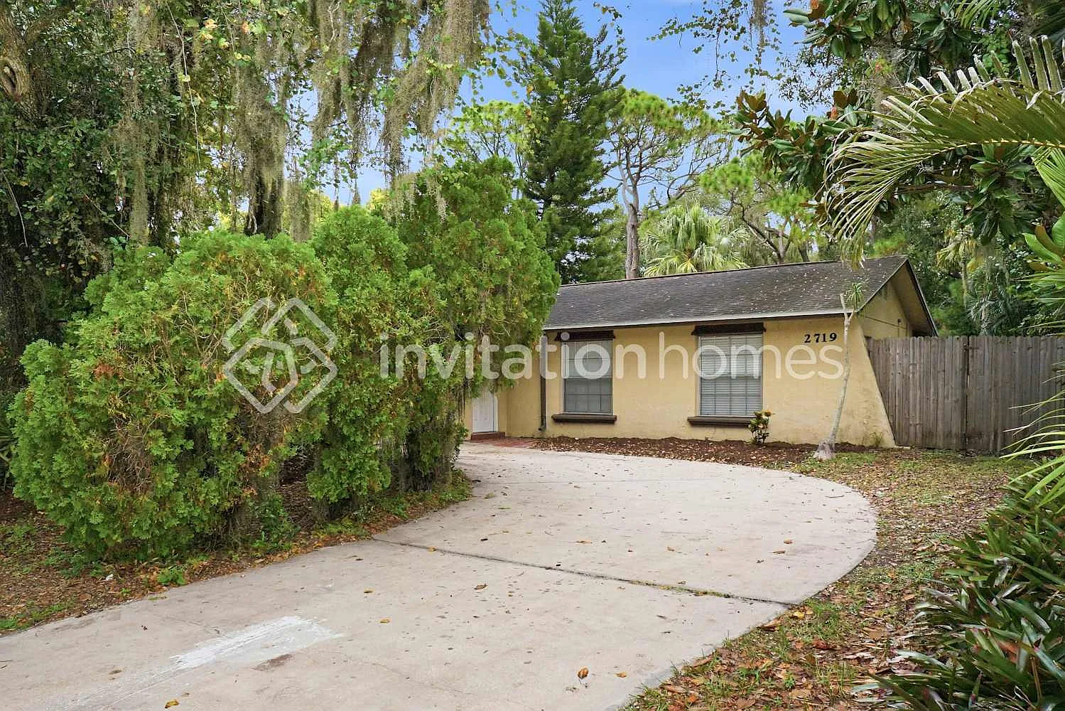 2719 Linwood Dr Sarasota, FL 34232 — Photo 1