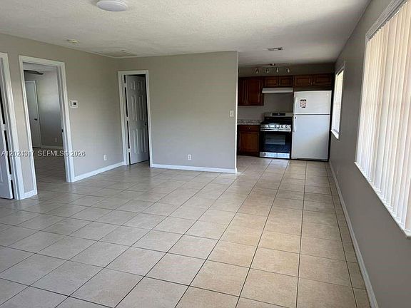 4th image of 588 Holly Dr #B