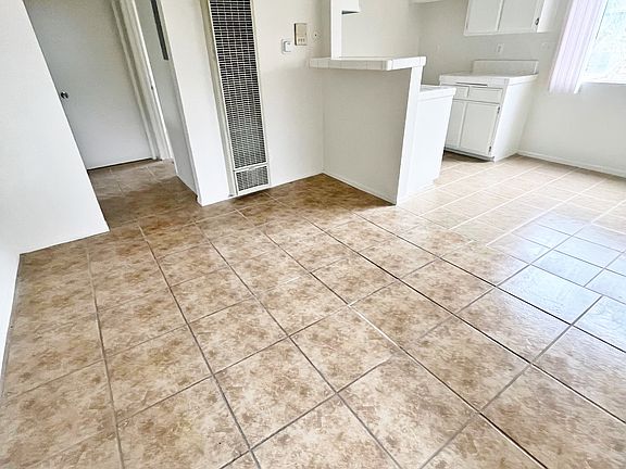 2nd image of 828 N Neptune Ave #6