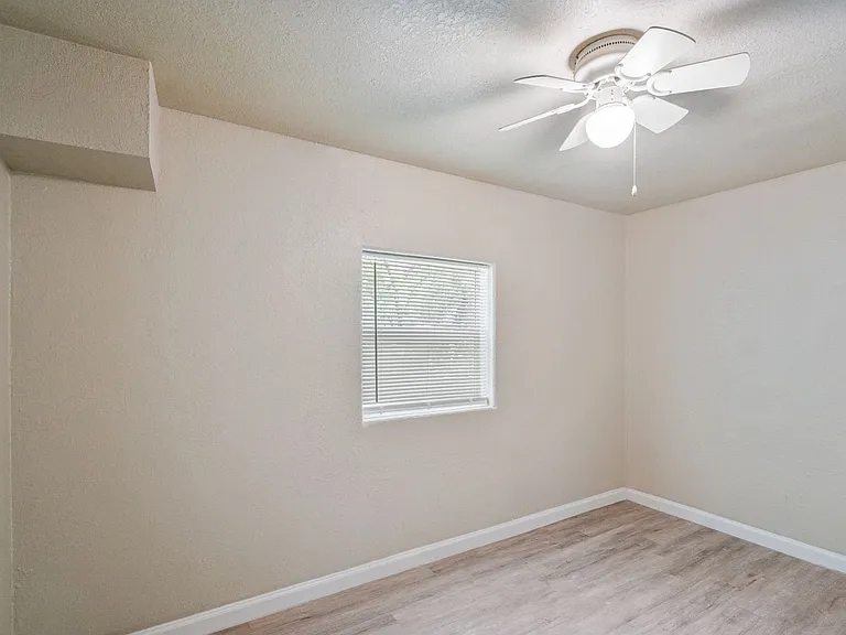 1000 Qualia Dr — Photo 19