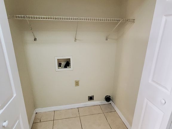 Laundry appliance closet