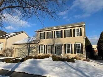 1st image of 475 Parkwood Cir