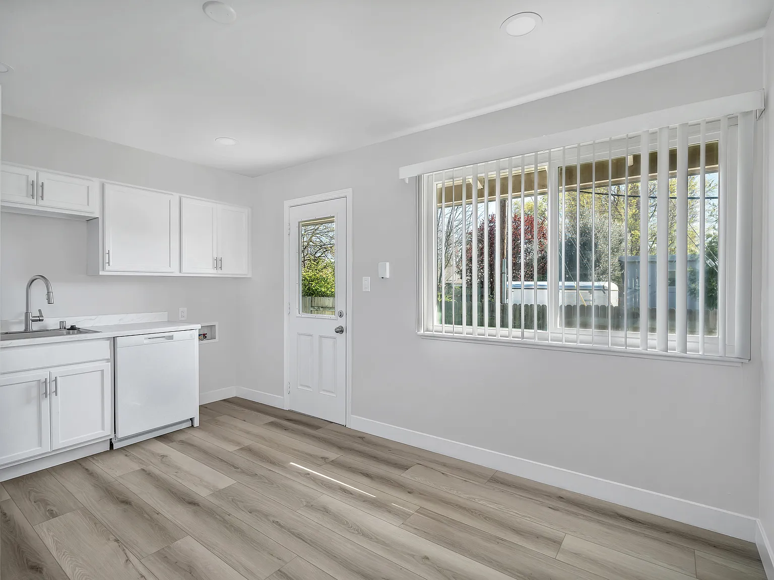 El Camino Duplexes — Photo 2