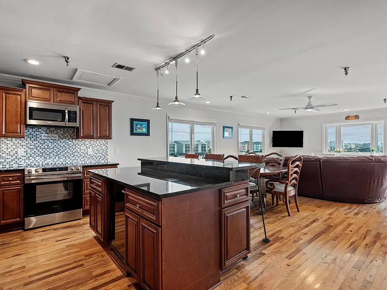 306 Lake Park Blvd S #302 — Photo 5