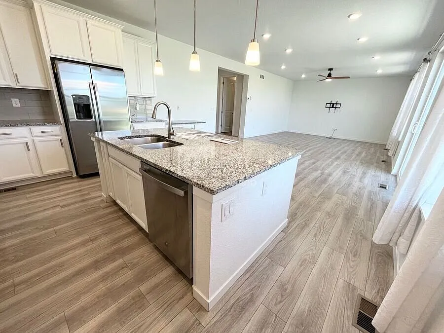 Spacious Next Gen Home with Private Suite, Mountain Views & 3-Car Garage — Photo 4