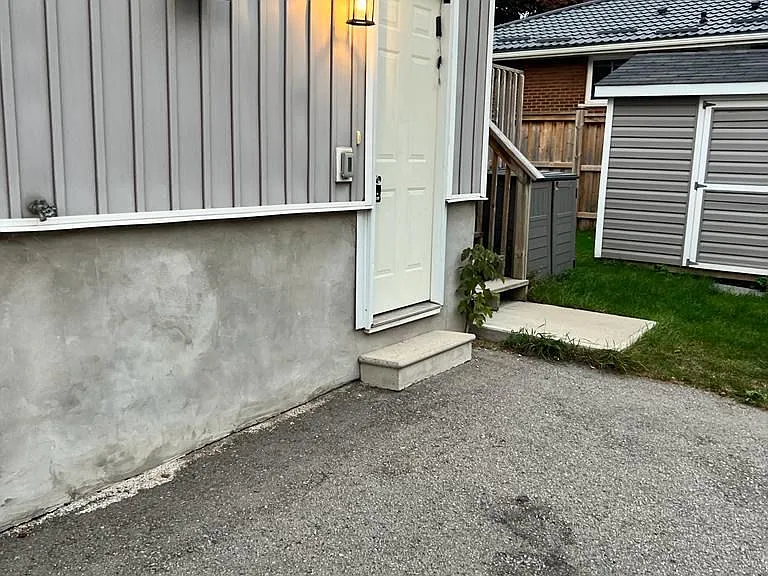 1215 King St E #LOWER — Photo 1