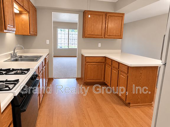 5th image of 34838 N Catherine St APT B