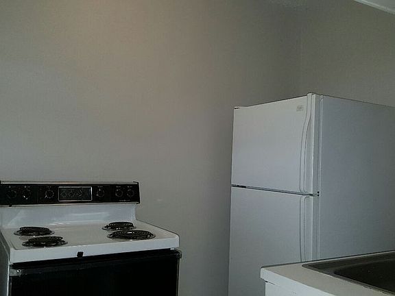 3rd image of 20 Lincoln St APT C