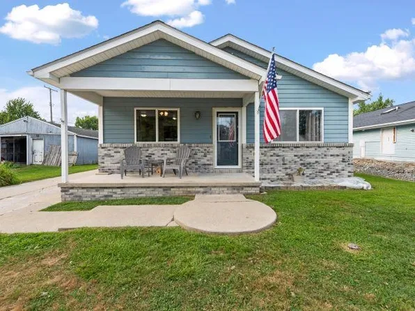 836 Bruce St, Cottrellville, MI 48039