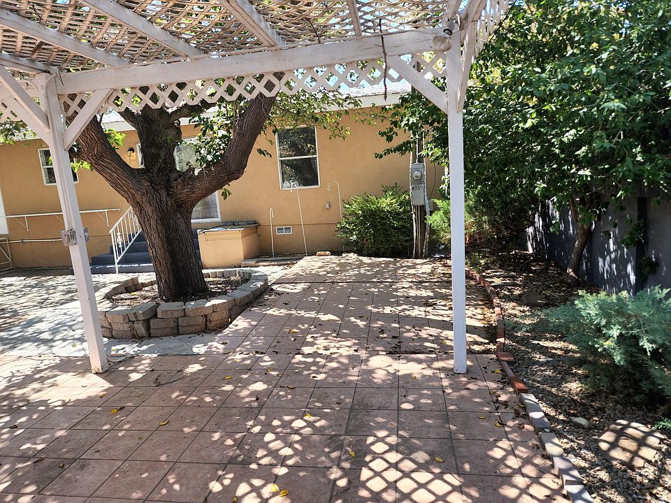 2nd image of 1026 Palomas Dr SE #A