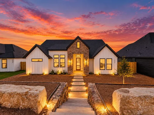 1644 W Wintergreen Rd, Lancaster, TX 75134