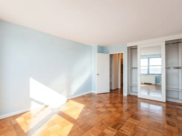 70-25 Yellowstone Boulevard image 29 of 35