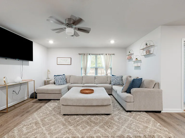 6364 Burrow Ln — Photo 11
