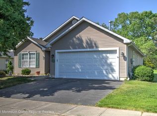 31 Meadows Ln, Whiting, NJ 08759