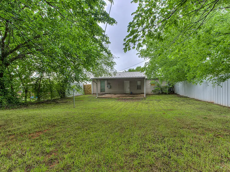 4205 NE 16th Ter — Photo 15