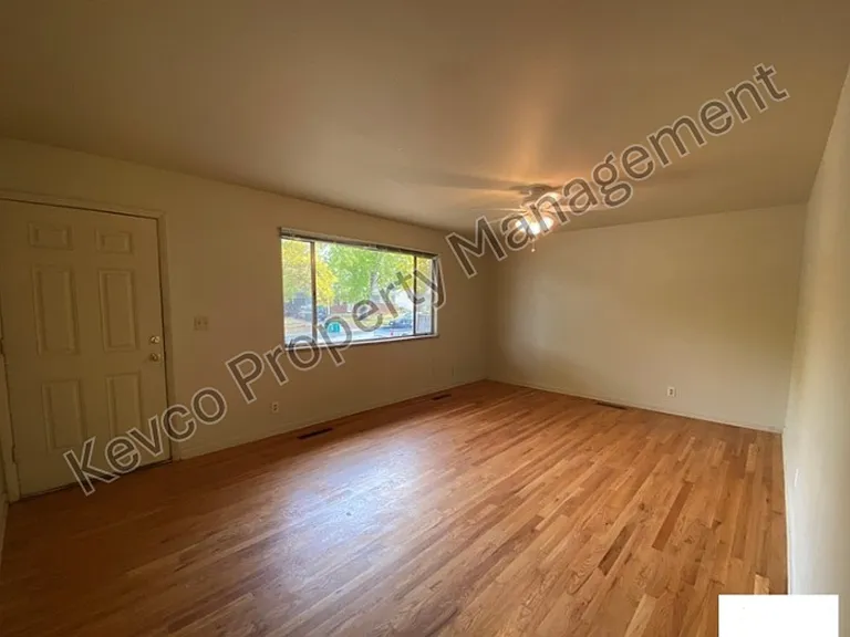 1313 Fairview Dr — Photo 2