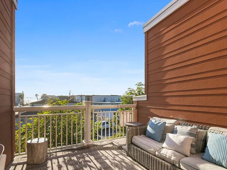 802 Santa Barbara Pl — Photo 29