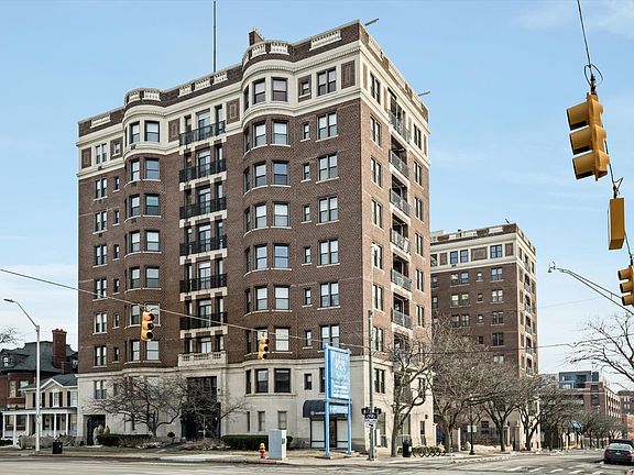 3rd image of 2900 E Jefferson Ave APT D202