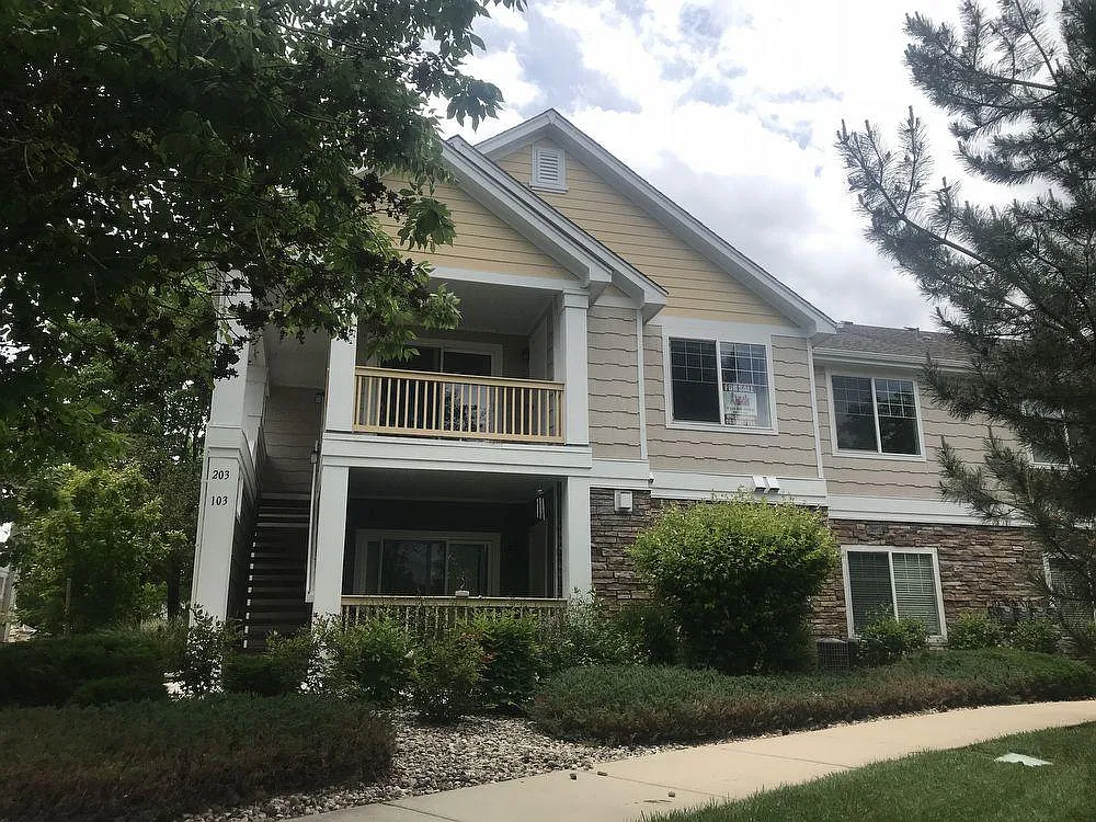 2 bed, 973 sqft, $1,750 — Photo 1
