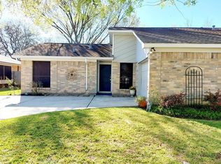 2911 Marlin Ct, League City, TX 77573