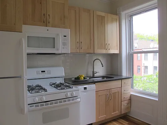 Rented by Dwell Residential Inc | media 27