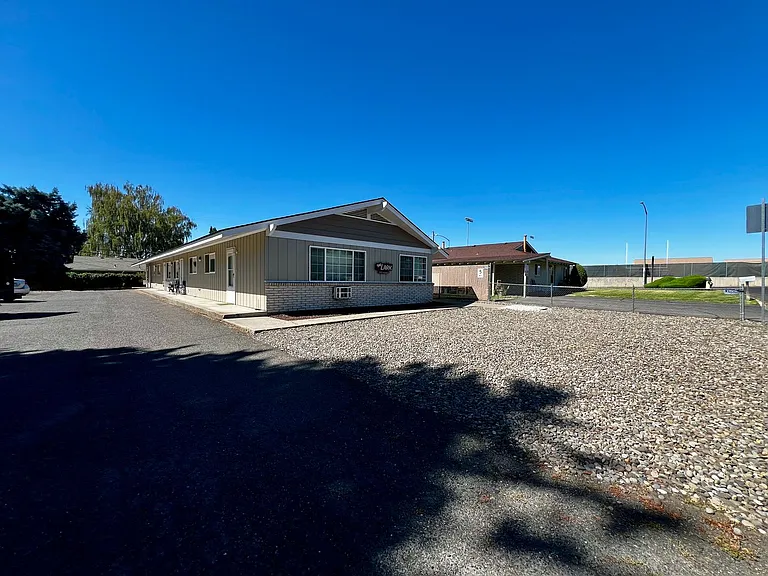 3910 Meadow Ln — Photo 15