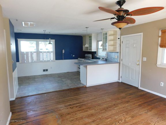 3rd image of 32 Main Bayway