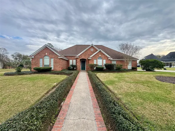 303 Waterwood Dr, Orange, TX 77630