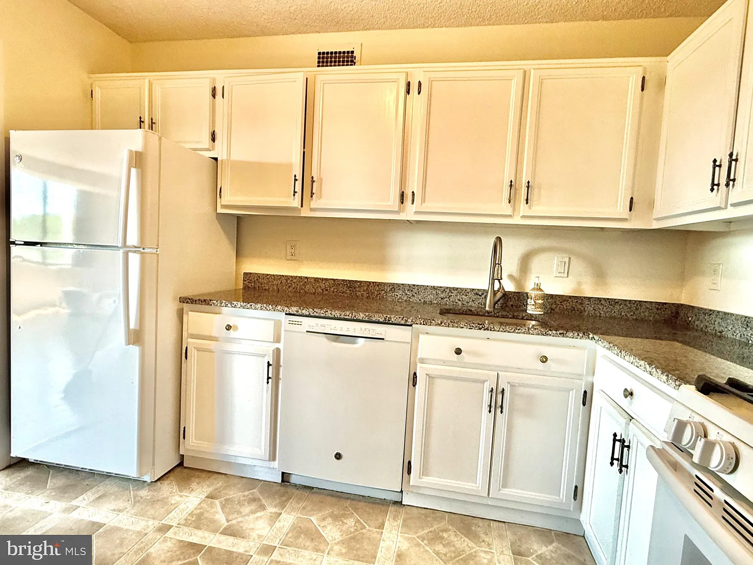 1 bed, 1.0 bath, 981 sqft, $2,200 — Photo 4