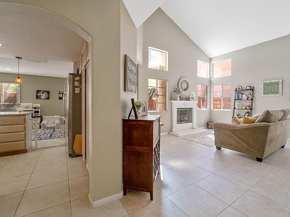 3rd image of 3215 San Helena Dr