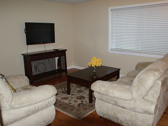 2nd image of 828 Malabu Dr APT 305