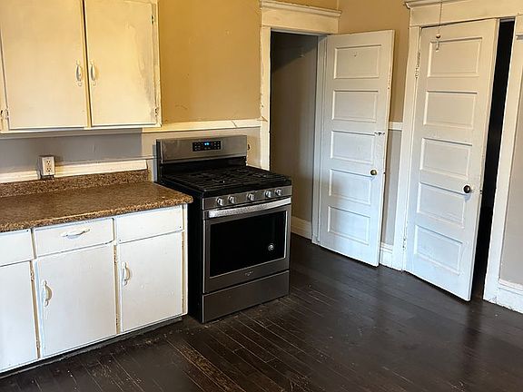 2nd image of 554 Bellows St #11