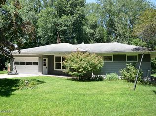 34030 1st St, Paw Paw, MI 49079