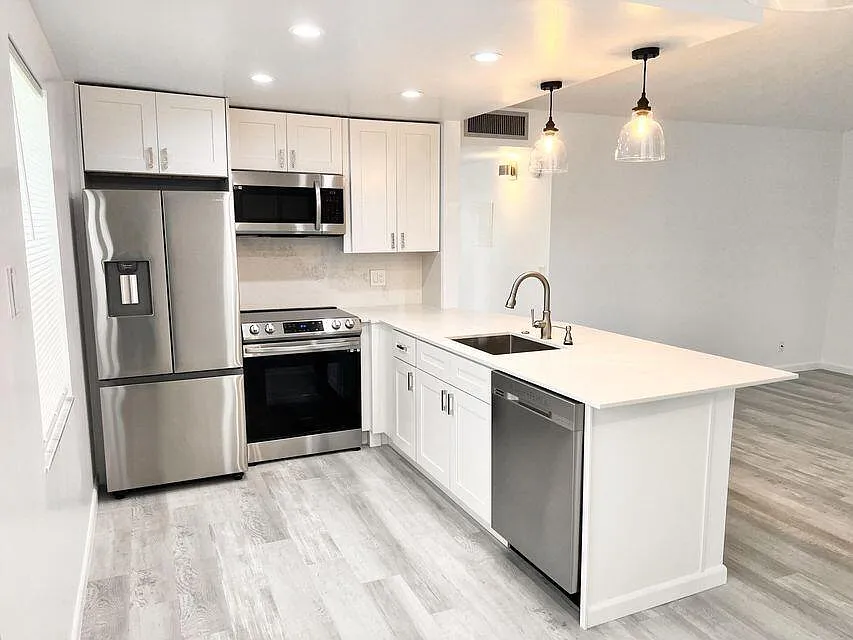 2 bed, 2.0 bath, 907 sqft, $1,850 — Photo 1