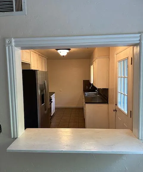 1525 Melrose Dr — Photo 6