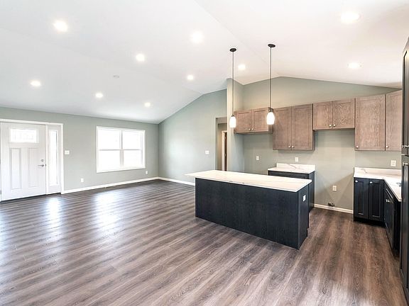 3rd image of 6162 Grassland Ave