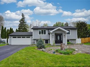 19 Longhorn Dr, West Henrietta, NY 14586