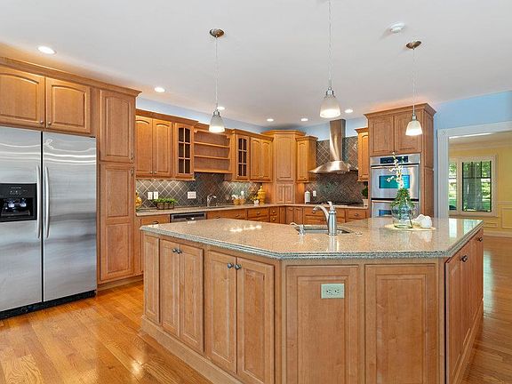 4th image of 17 Ladue Estates Dr