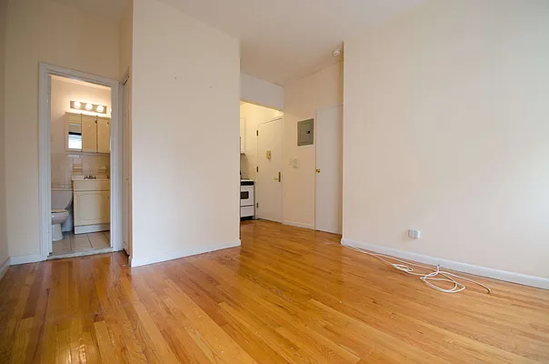 Rented by Compass | media 21