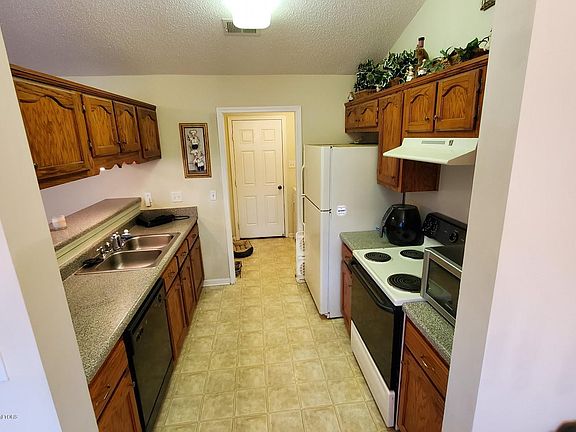 4th image of 8038 Mary Payton Dr