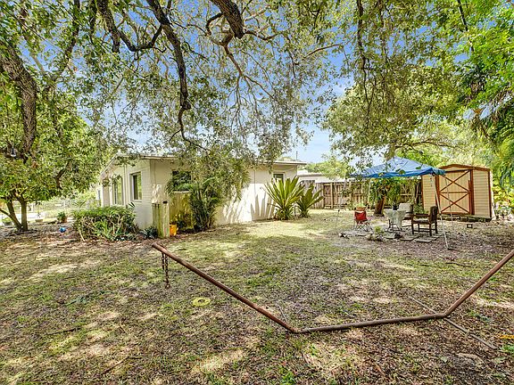 3rd image of 3630 SW 40th Street
