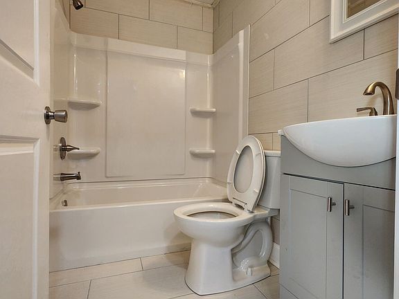 5th image of 2611 Kentucky St #94