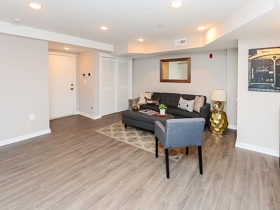 4th image of 726 N 19th St APT 3