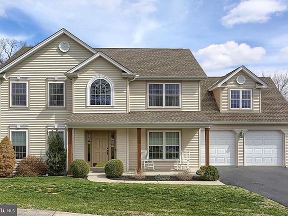 2nd image of 406 Hidden Valley Rd