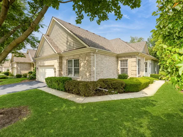 3000 Harrow Gate Dr, Woodstock, IL 60098