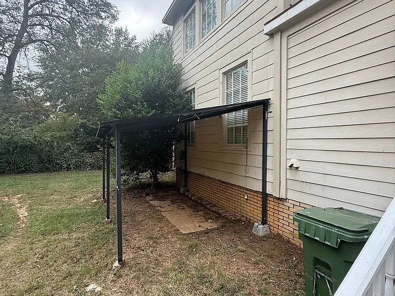 144 Clanton Ave — Photo 4