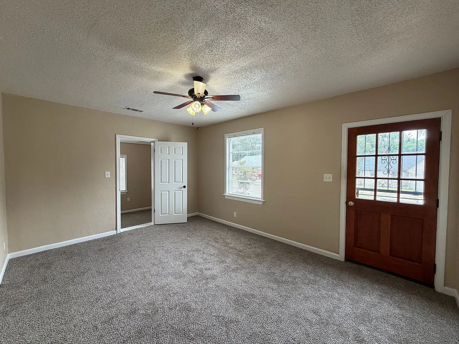 2306 Arlington Ave — Photo 4
