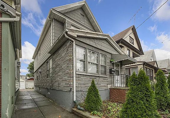 3rd image of 8456 123rd St