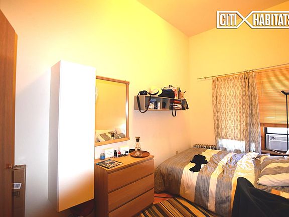 3rd image of 128 W 75th St APT 4A